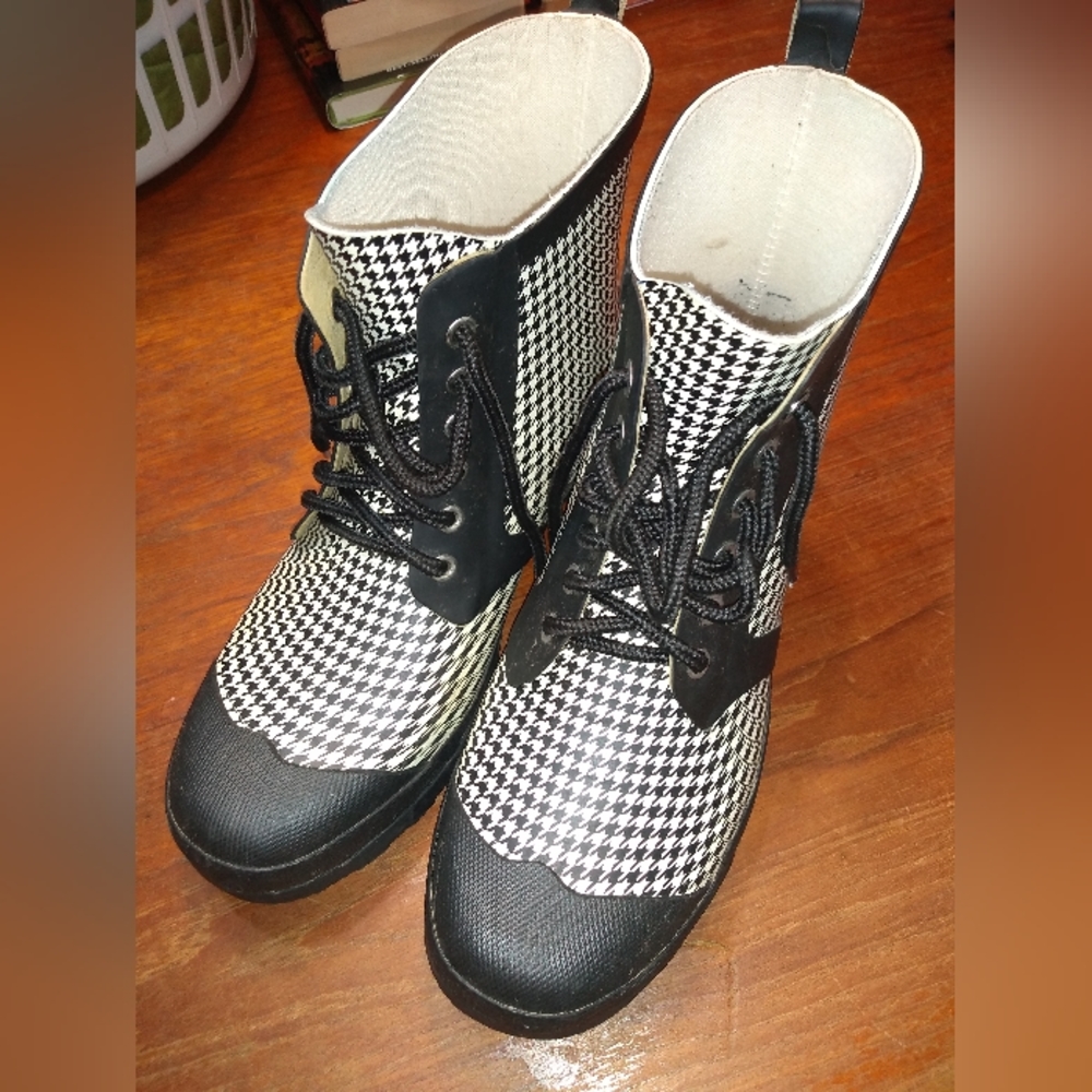 Henry Ferrera Rain Boot, Waterproof, Black & White Houndstooth, Size 9, …